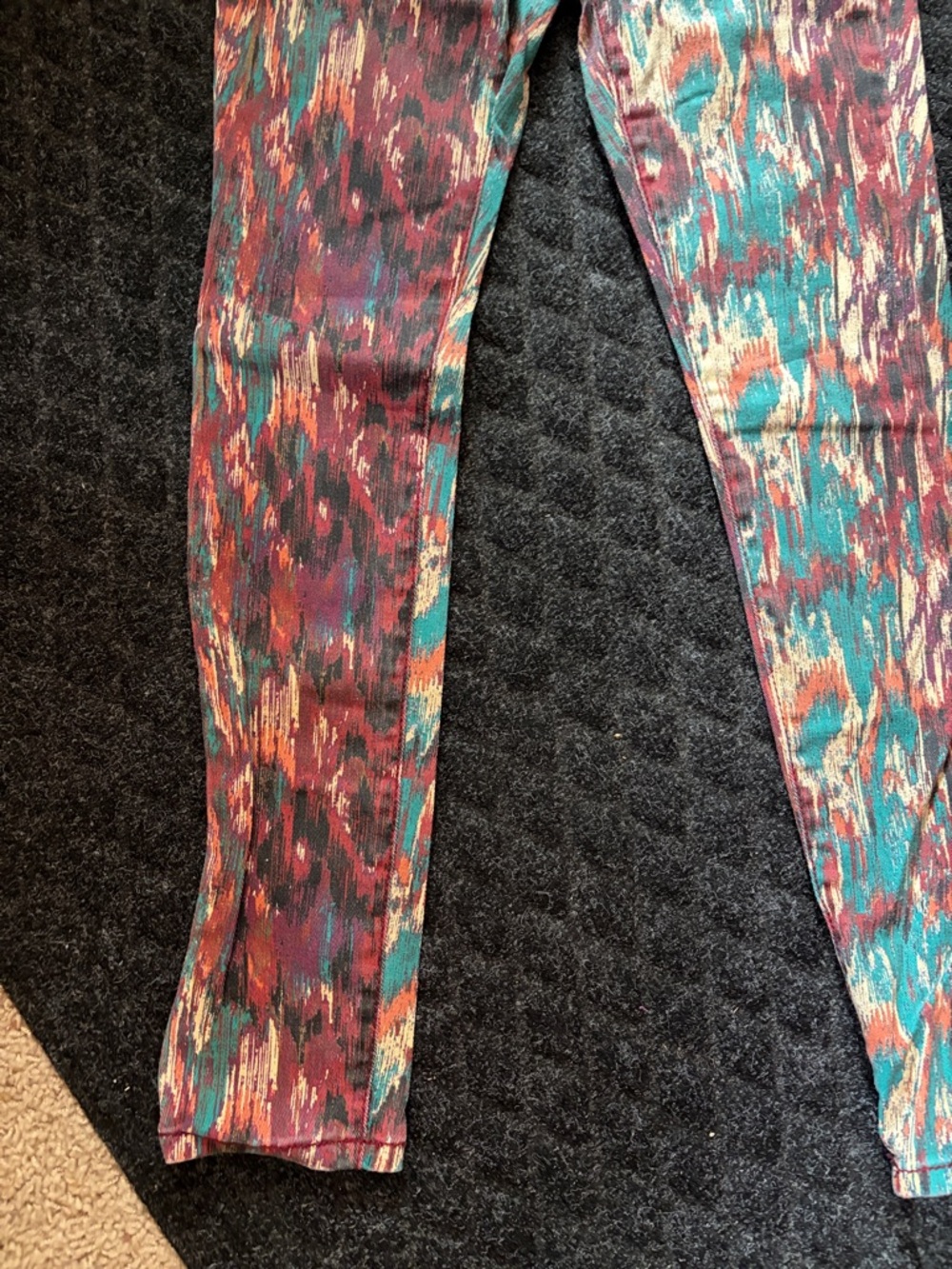 Hot Kiss Teal and Burgundy Patterned Skinny Lilly Jeans Size 5 - Picture 8 of 11